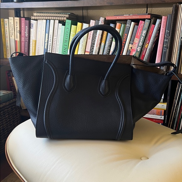 Céline Medium Phantom Bag Textured Calf, Dark Blue Gold Hardware - Picture 5 of 16